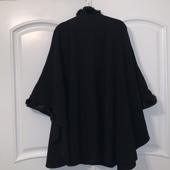 Vintage Me-Jay Wool Blend Cape with Rabbit Fur Detail - Picture 2 of 6